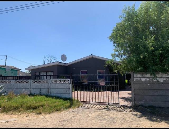 4 BEDROOM HOUSE FOR SALE IN EIKENDAL